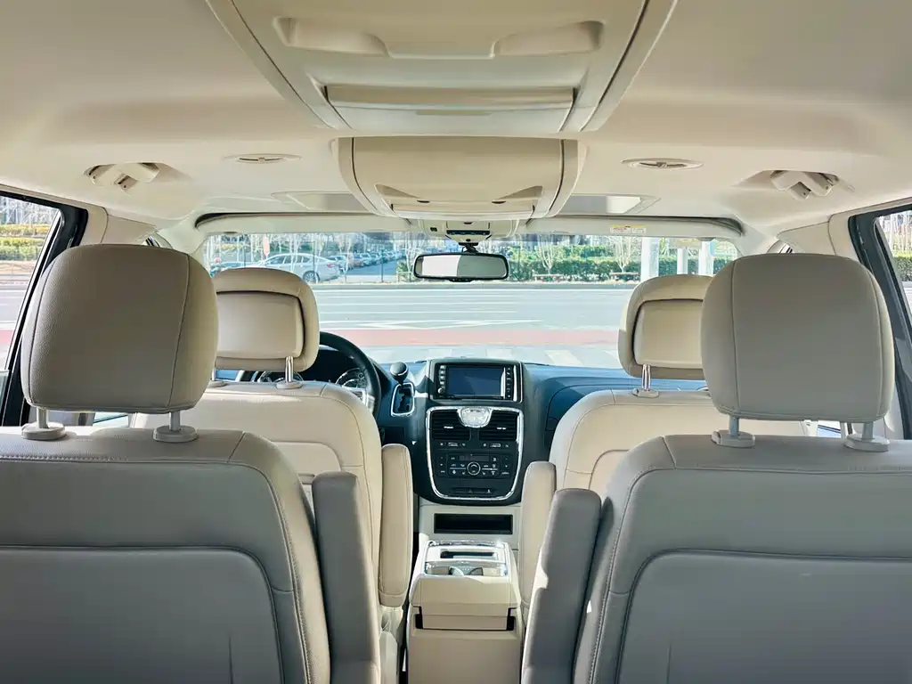 Chrysler Grand Voyager 2016 — фото 25
