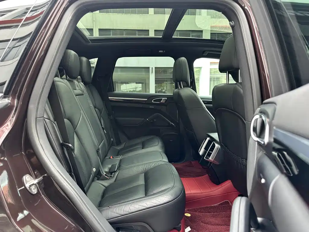 Porsche Cayenne 2017 — фото 16