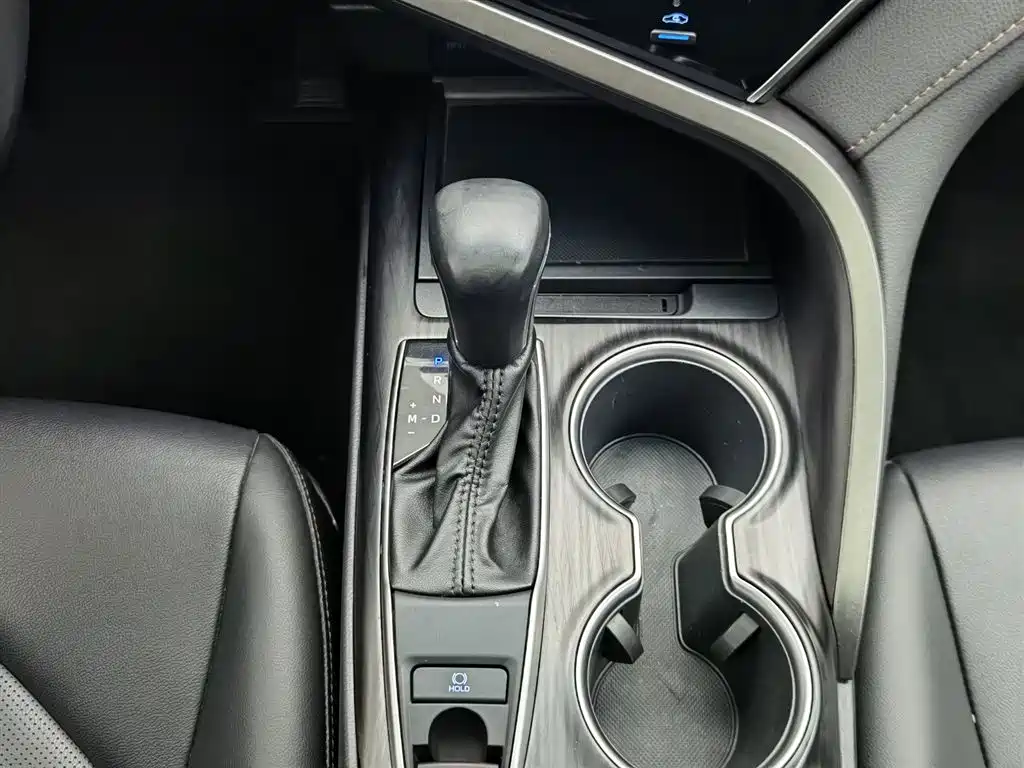 Toyota Camry 2023 — фото 13