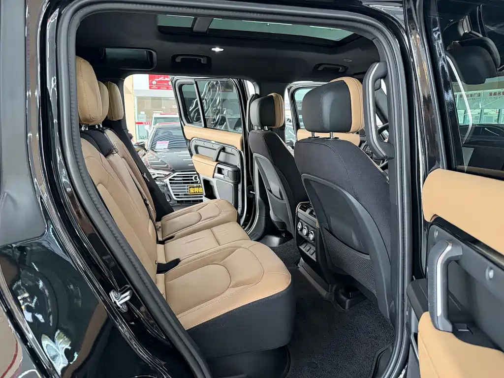 Land Rover Defender 2025 — фото 12
