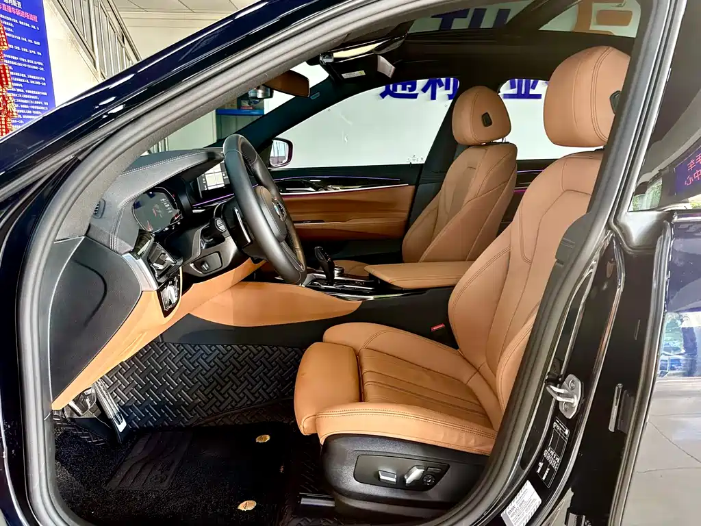 BMW 6 Series GT 2024 — фото 18