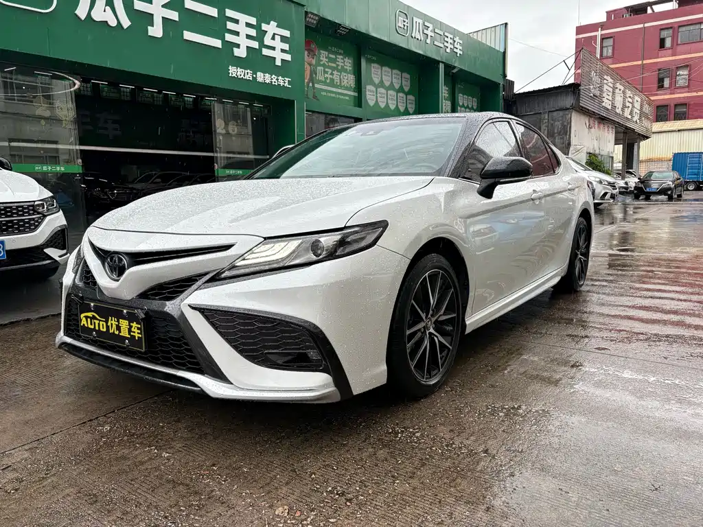 Toyota Camry 2022 — фото 1