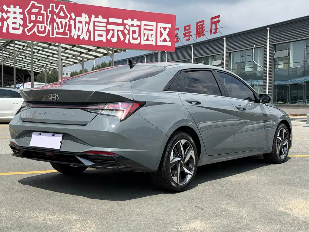 Hyundai Elantra 2022 — фото 25