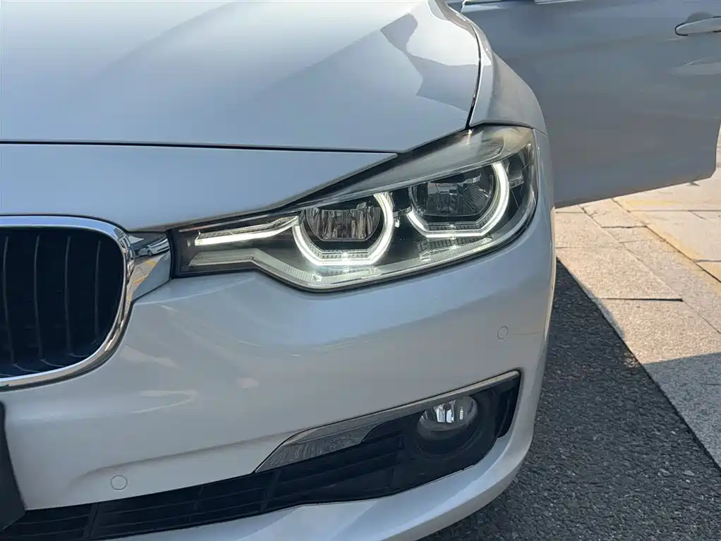 BMW 3 Series 2017 — фото 19