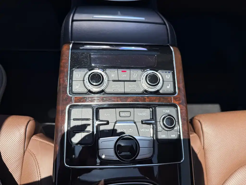Audi A8 2015 — фото 15