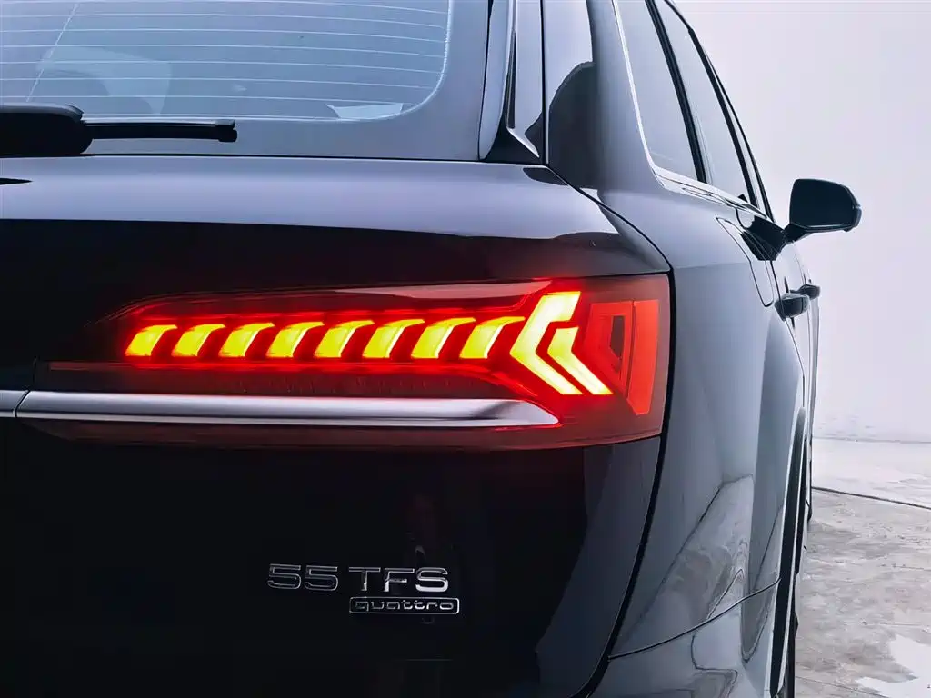 Audi Q7 2023 — фото 21