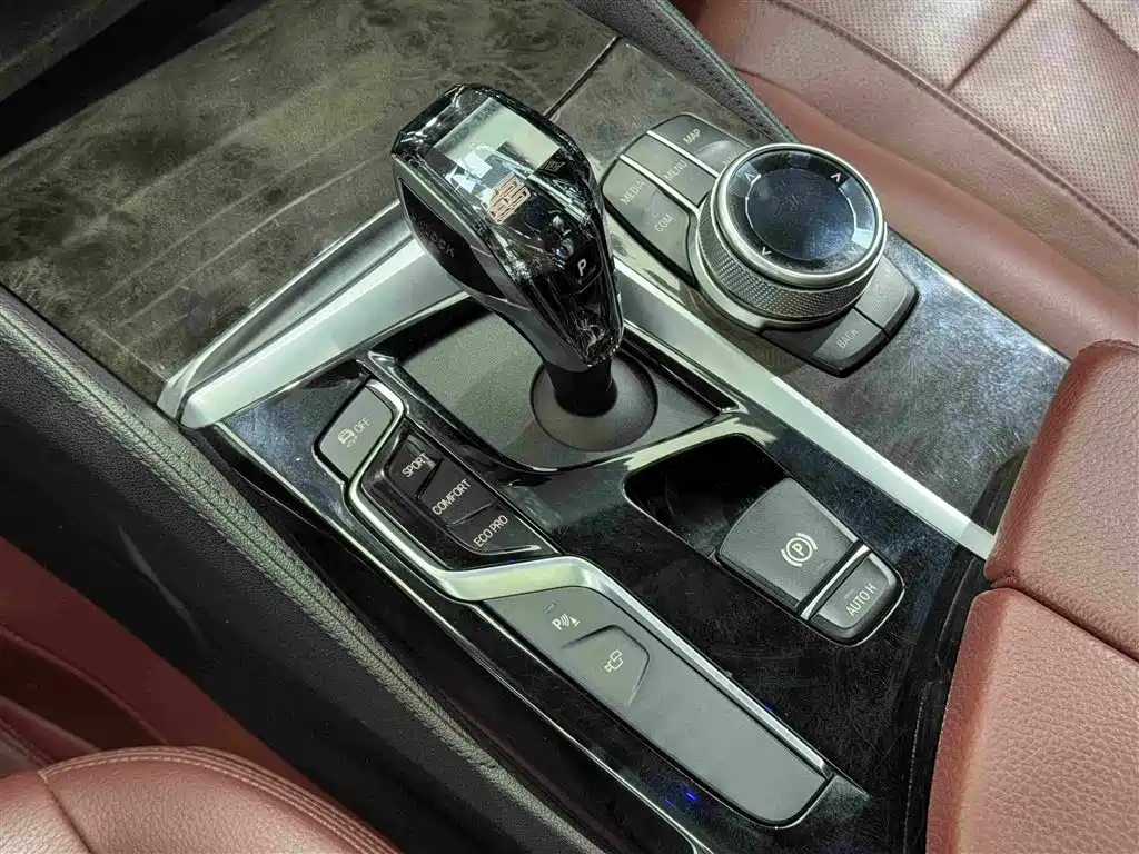 BMW 5 Series 2020 — фото 10