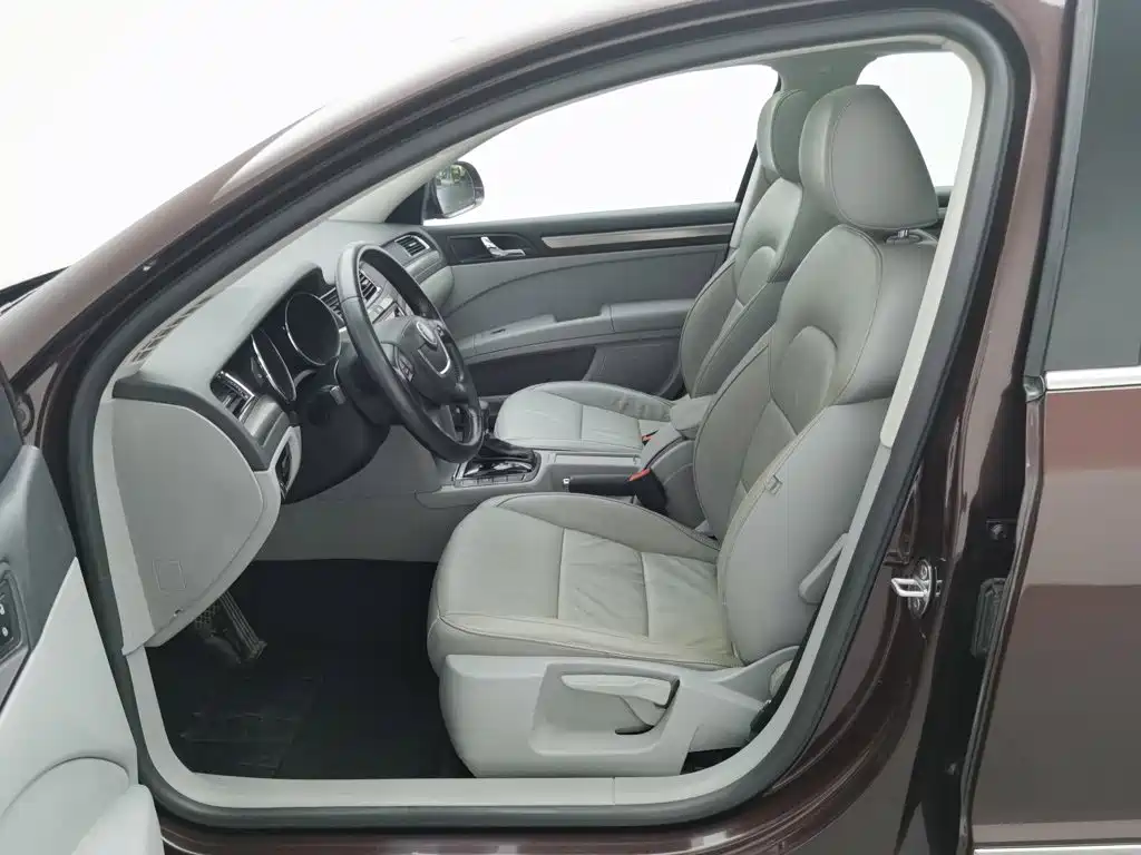 Skoda Superb 2012 — фото 10