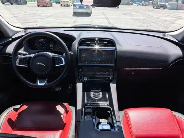 Jaguar F-PACE 2020