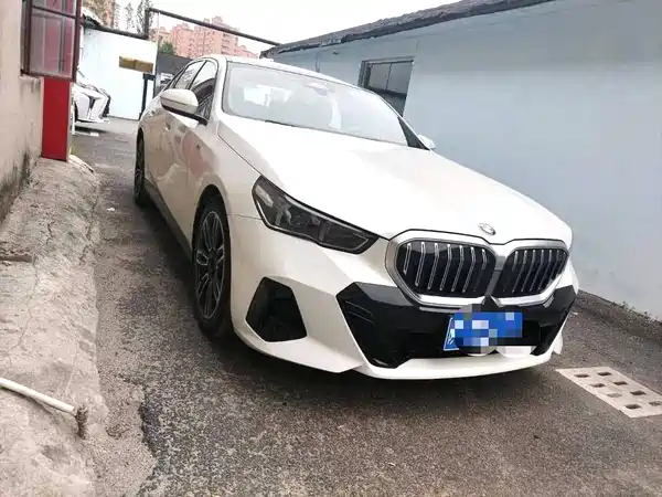 BMW 5 Series 2025