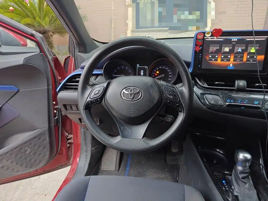 Toyota C-HR 2019 — фото 3