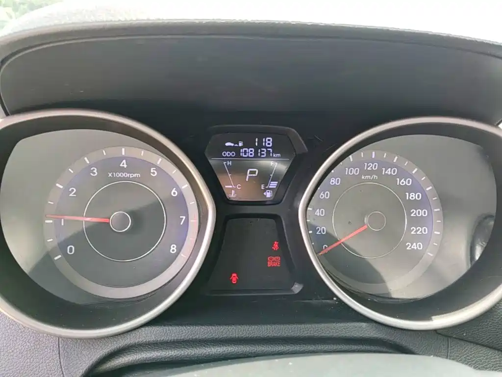 Hyundai Elantra 2017 — фото 12