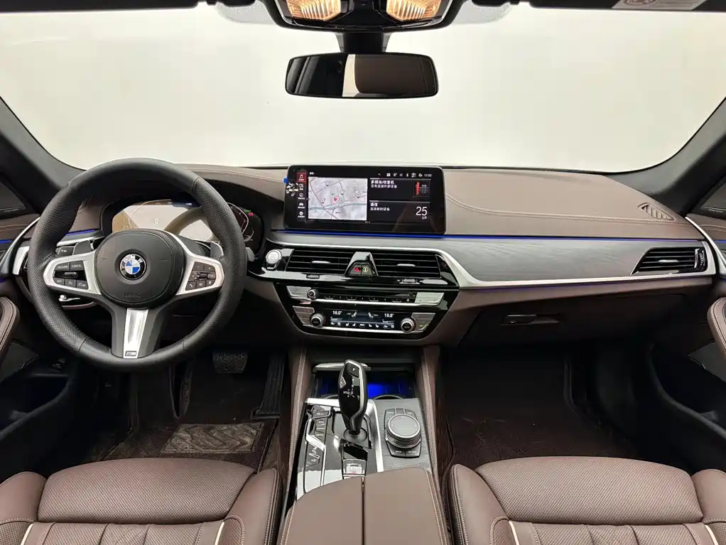 BMW 5 Series 2022 — фото 10