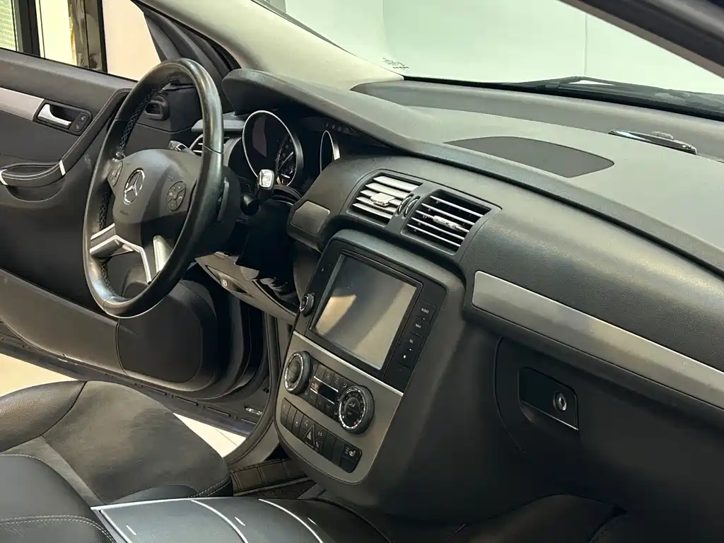 Mercedes-Benz R-Class 2016 — фото 16