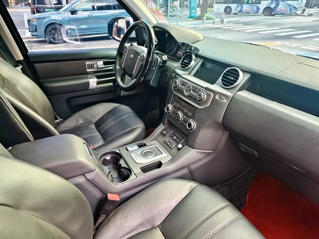 Land Rover Discovery 2014 — фото 10