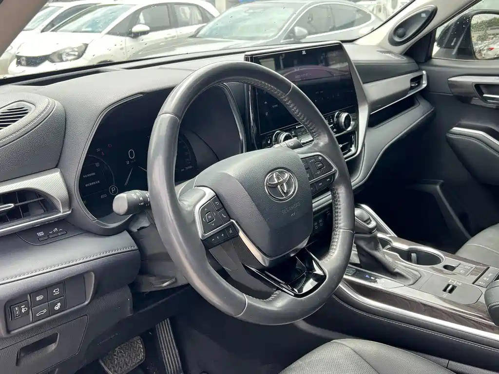 Toyota Highlander 2021 — фото 11