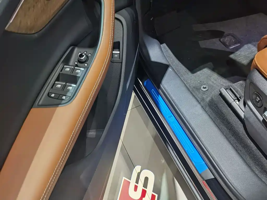 Audi Q7 2025 — фото 17
