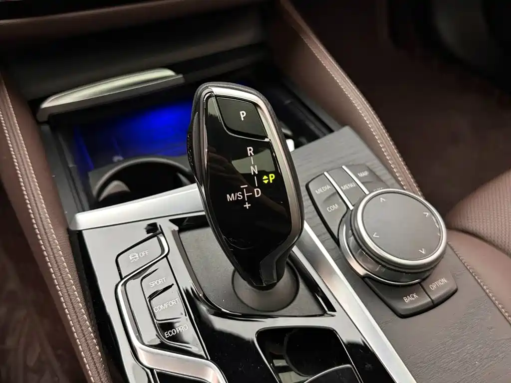 BMW 5 Series 2022 — фото 16