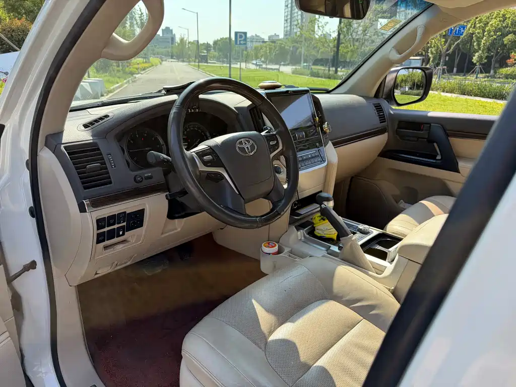Toyota Land Cruiser 2019 — фото 8