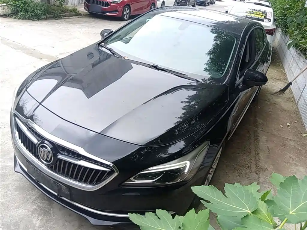 Buick LaCrosse 2019 — фото 1