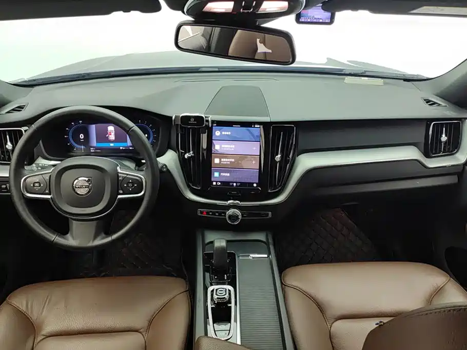 Volvo XC60 2021 — фото 12