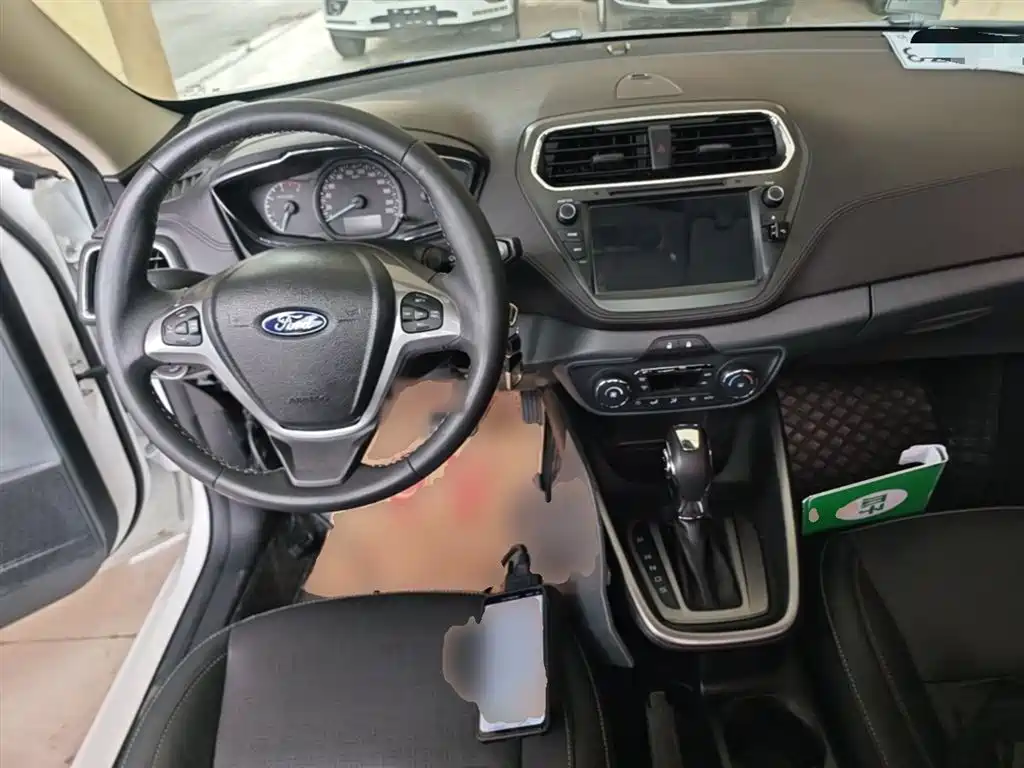 Ford Escort 2017 — фото 10