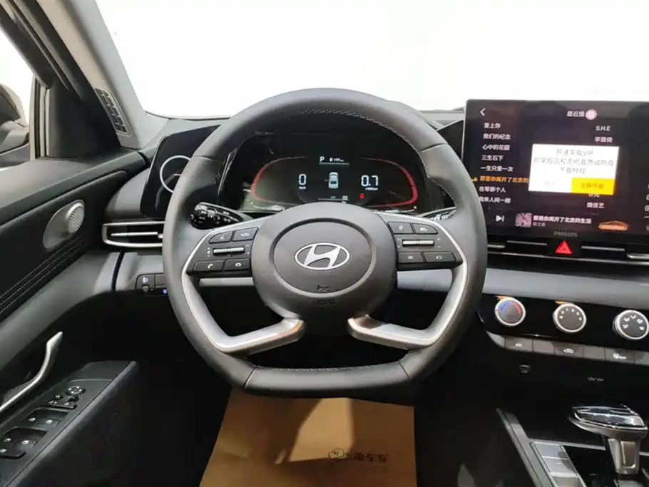 Hyundai Elantra 2025 — фото 15