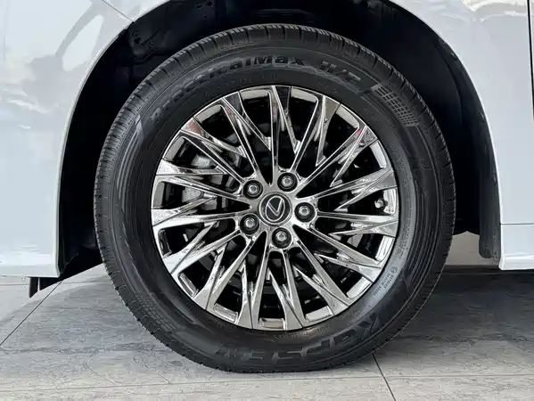 Lexus LM 2020