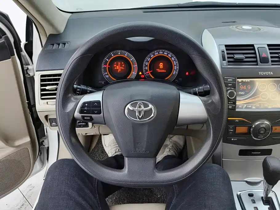 Toyota Corolla 2014 — фото 15