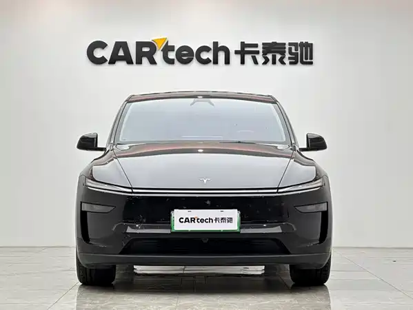 Tesla Model Y 2025