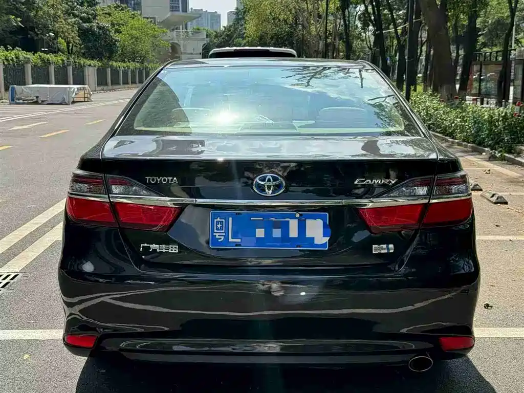 Toyota Camry 2017 — фото 5