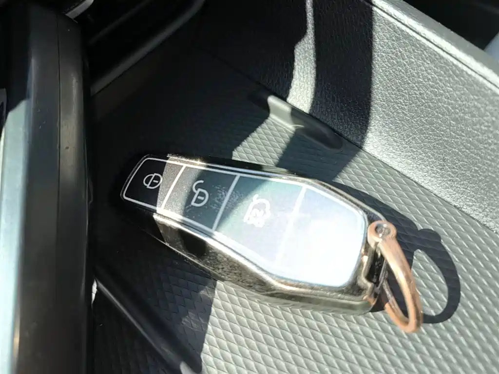 BYD Seal 05 DM-i 2025 — фото 9