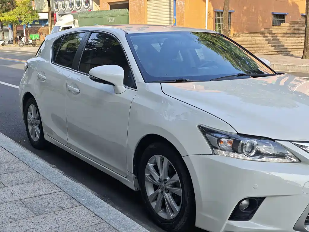 Lexus CT 2016 — фото 14