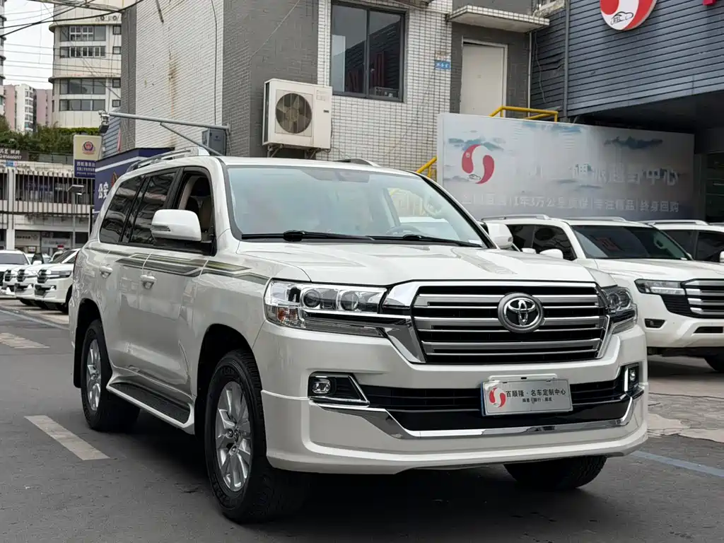 Toyota Land Cruiser 2018 — фото 3
