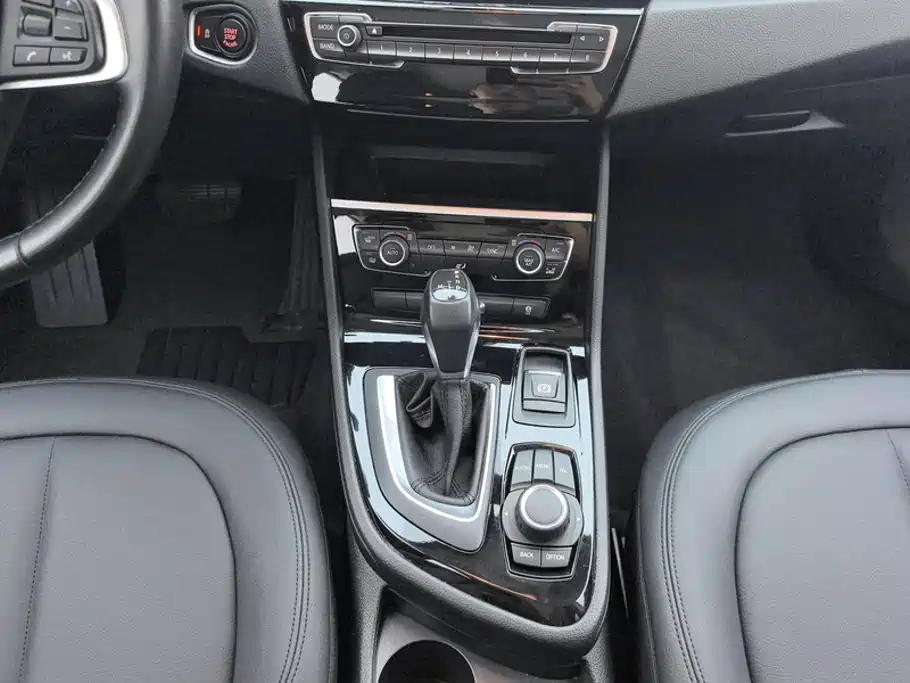 BMW 2 Series Station Wagon 2017 — фото 16