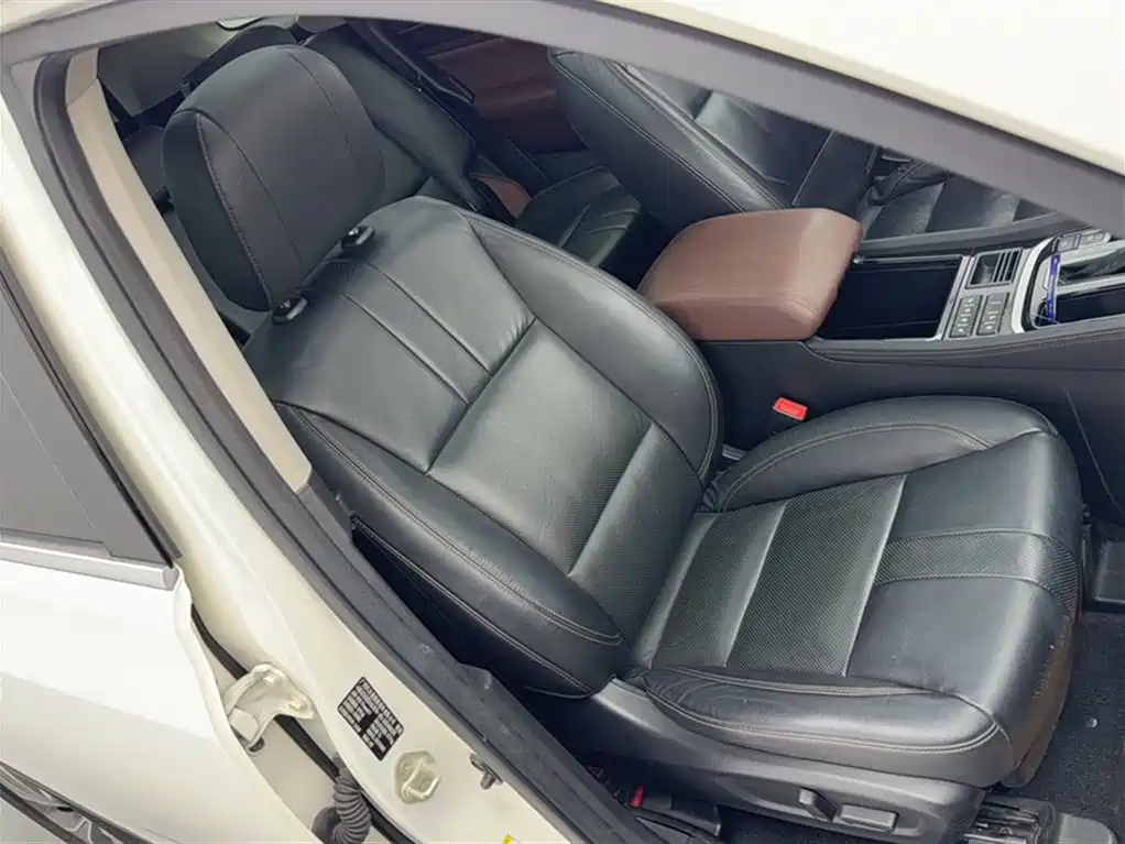 GAC Motor Trumpchi GS8 2017 — фото 24