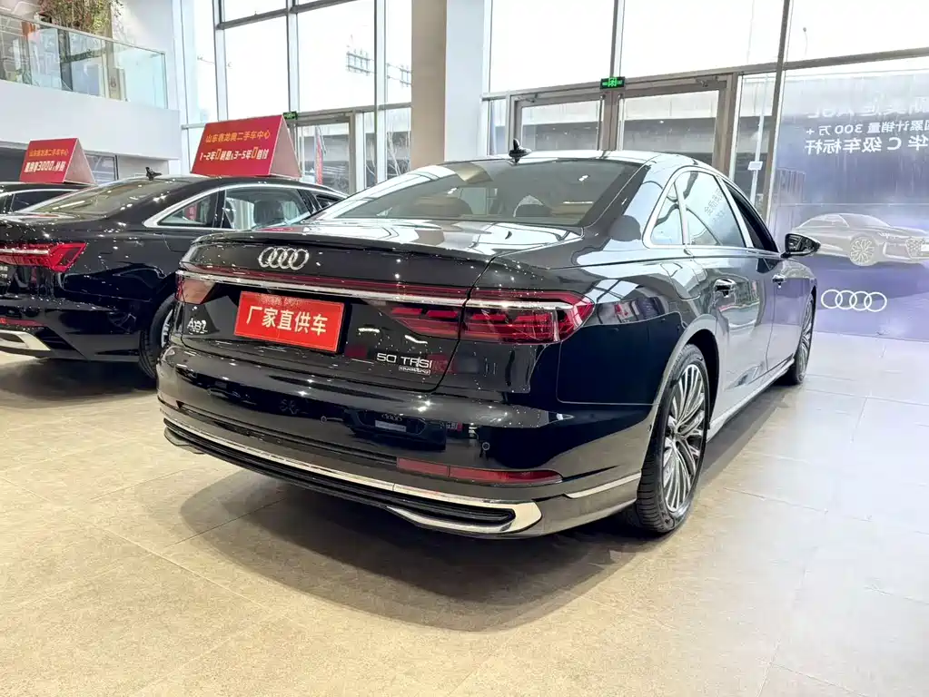 Audi A8 — фото 7