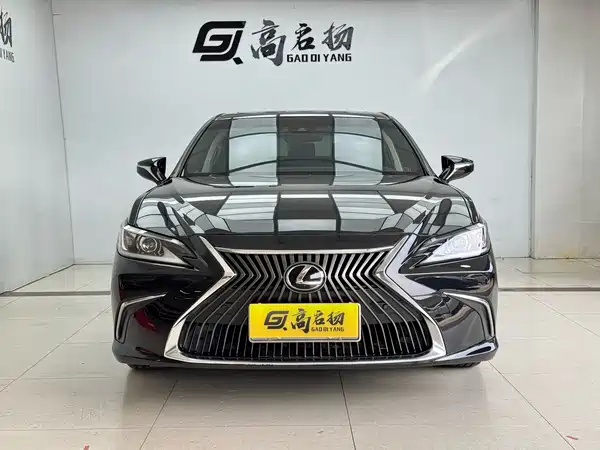 Lexus ES 2021