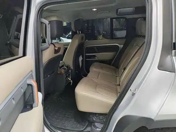 Land Rover Defender 2020