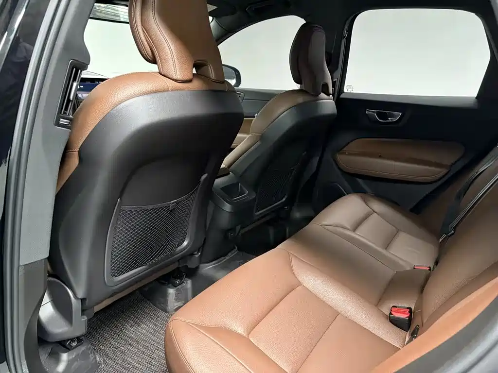 Volvo XC60 2024 — фото 10