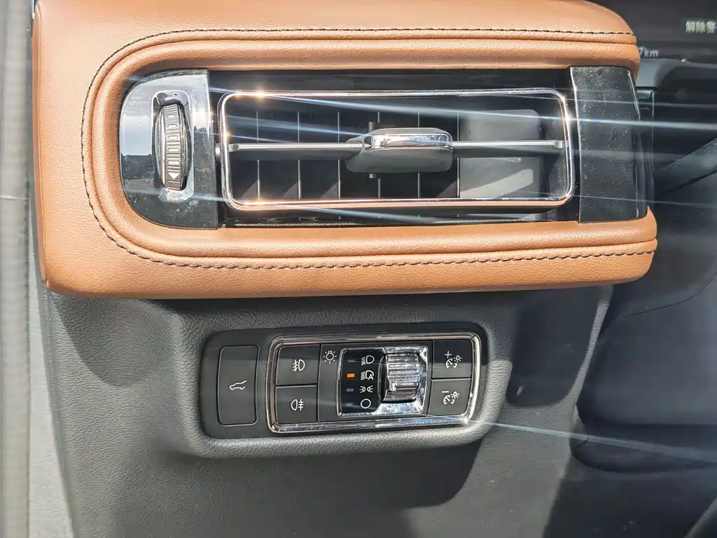 Lincoln Aviator 2021 — фото 12