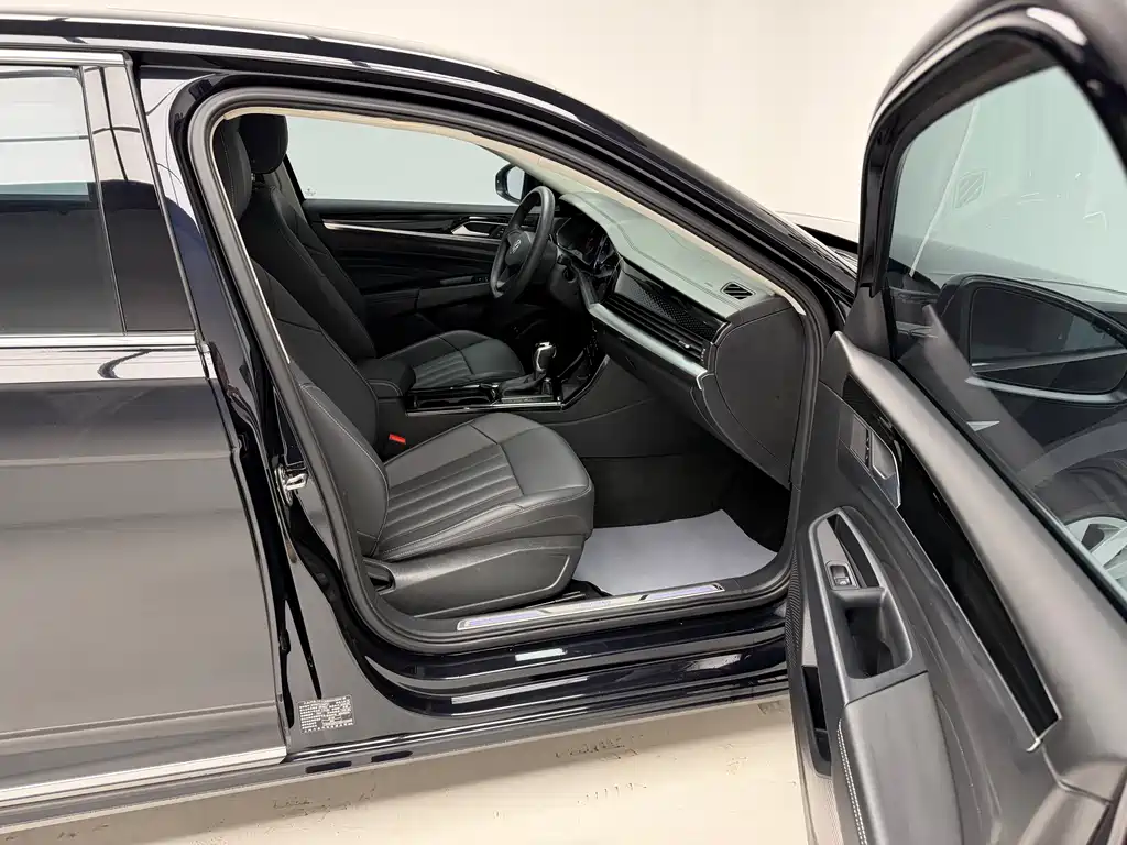 Volkswagen Passat PHEV 2022 — фото 10