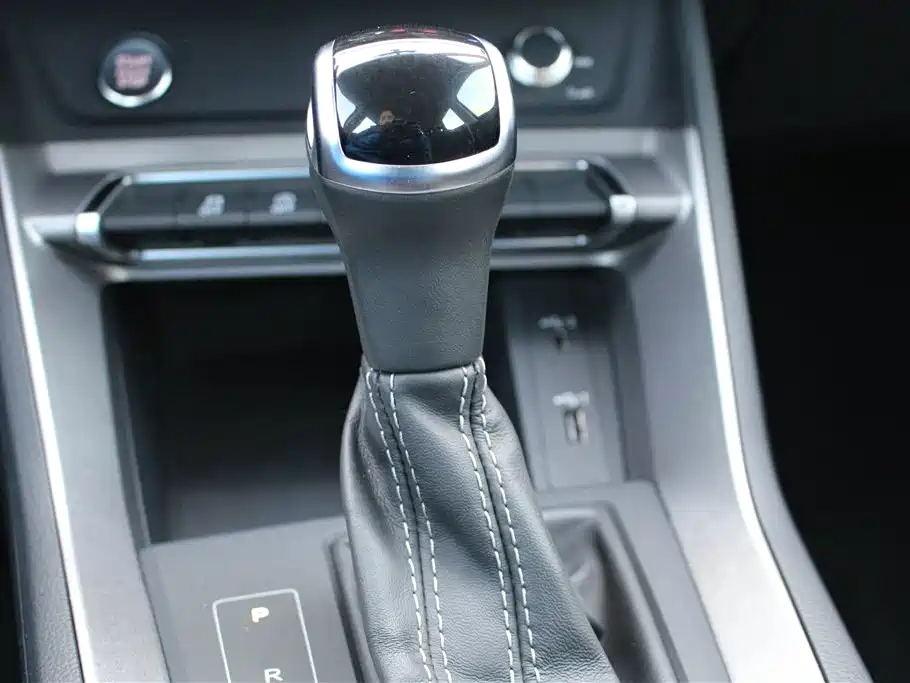 Audi Q3 2019 — фото 9
