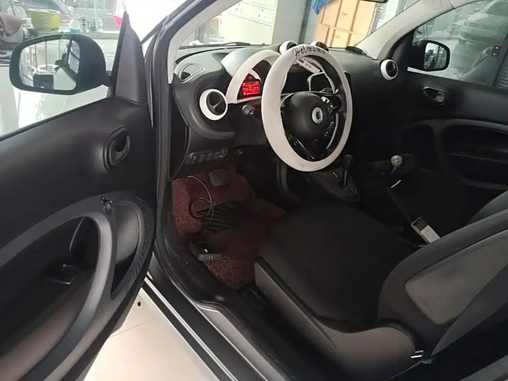 smart Fortwo 2018 — фото 16