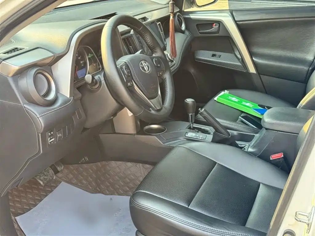 Toyota RAV4 2016 — фото 18