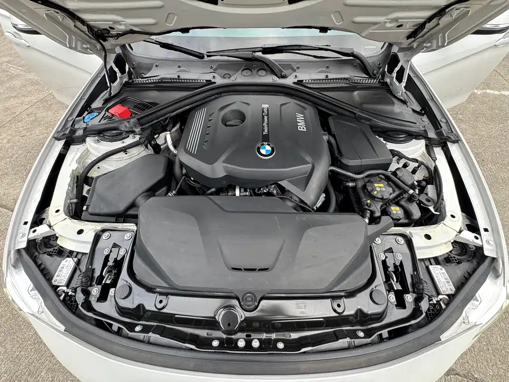 BMW 3 Series 2017 — фото 18