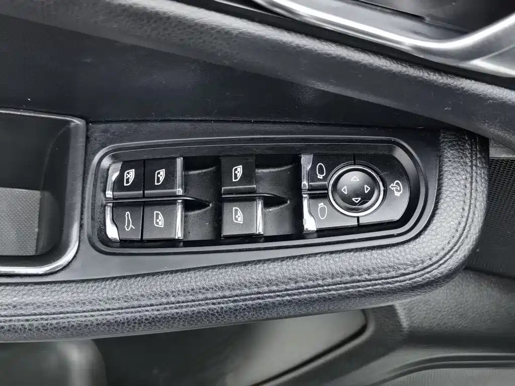 Porsche Macan 2017 — фото 9