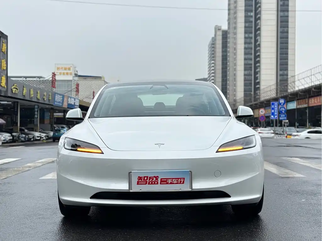 Tesla Model 3 2025 — фото 2