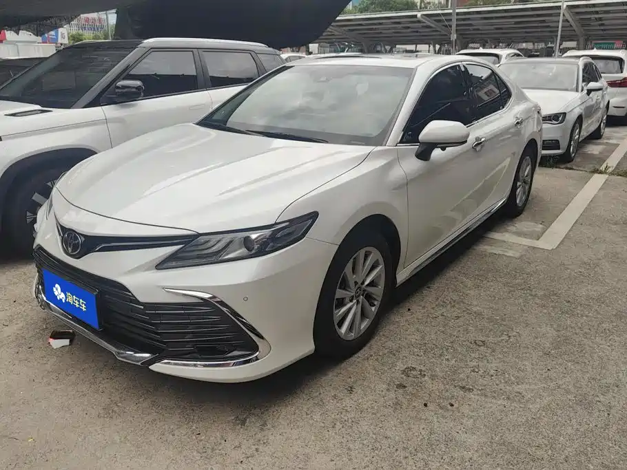 Toyota Camry 2023 — фото 1
