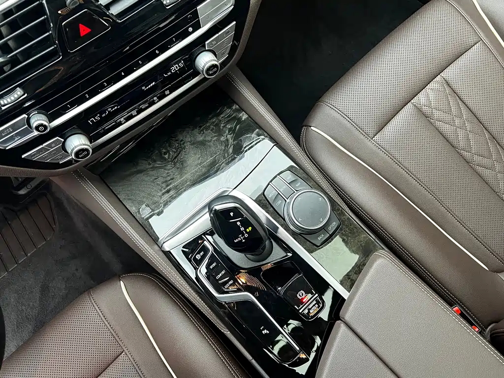 BMW 5 Series 2021 — фото 14